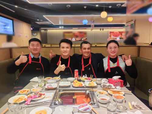 Un cliente estero visita Shimao orientale, rafforzando la cooperazione nel settore dei rimorchi alimentari